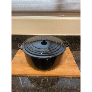 Le Creuset Dutch Oven #30 – 9 qt / 8.4 liters black